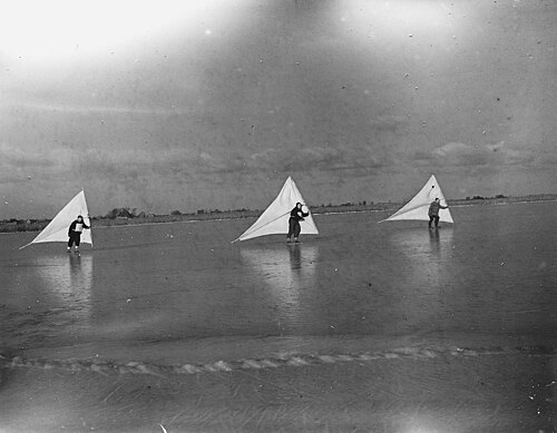 Skate sailing