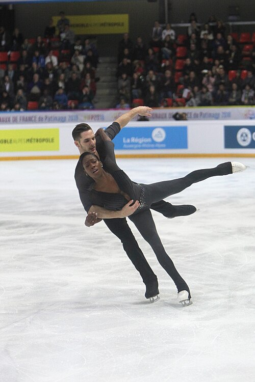 Pair skating