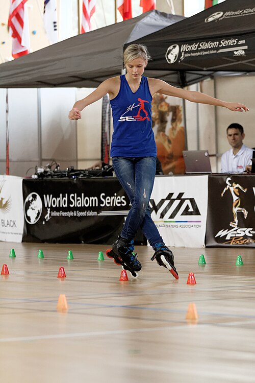 Freestyle slalom skating